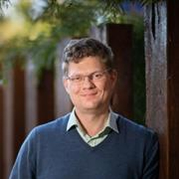Dr Simon Egerton